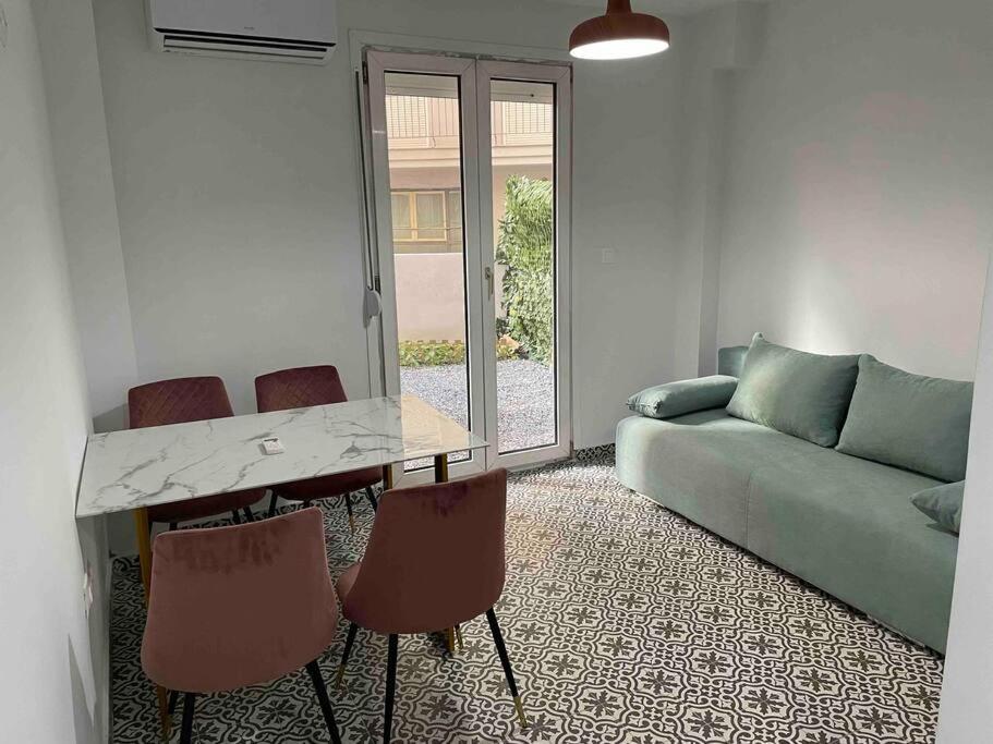Family Apartment With Private Yard Next To Agios Dimitrios Church Soluň Exteriér fotografie