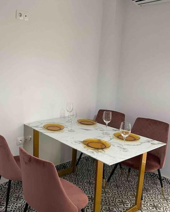 Family Apartment With Private Yard Next To Agios Dimitrios Church Soluň Exteriér fotografie